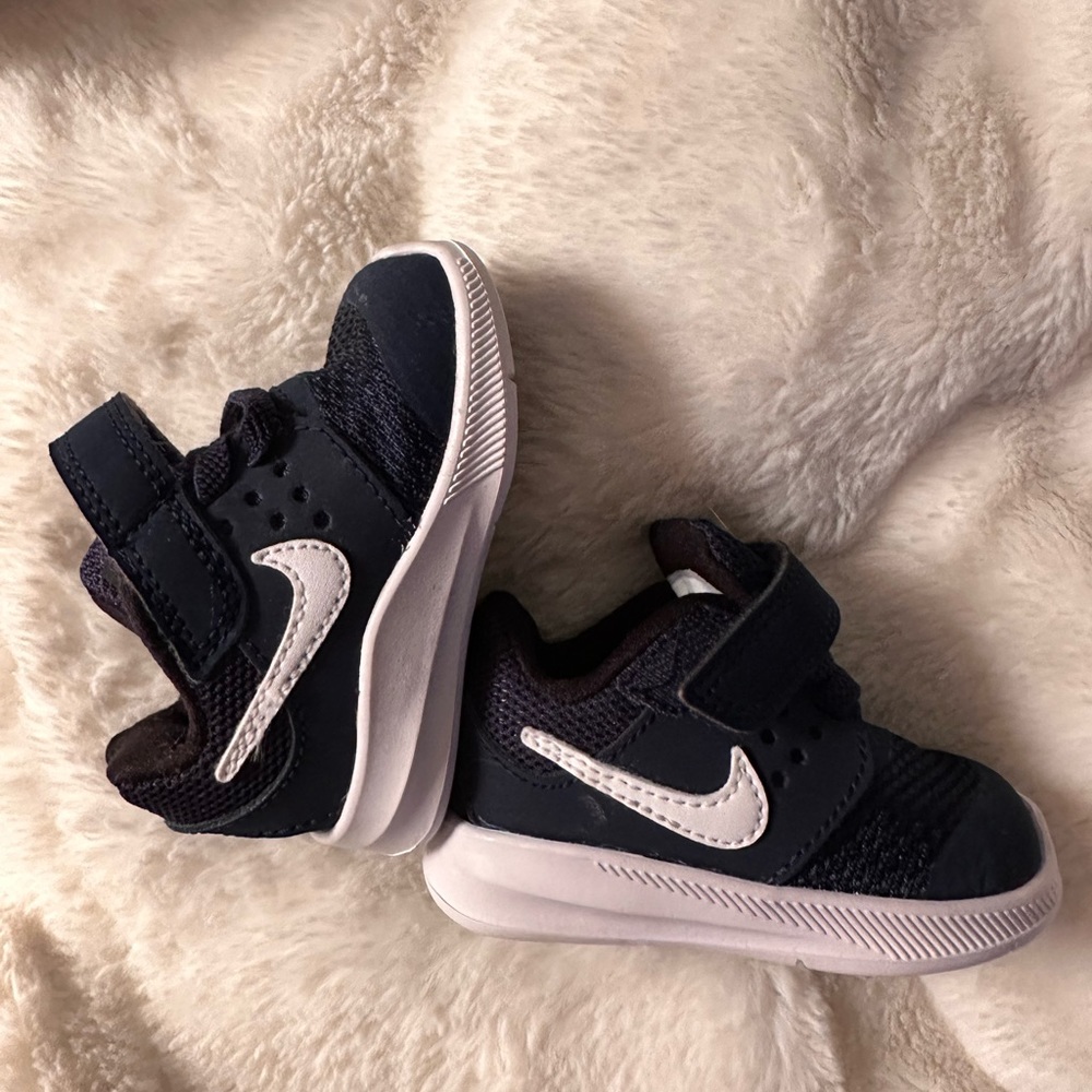 Infant size 2C Navy Nike shoes.